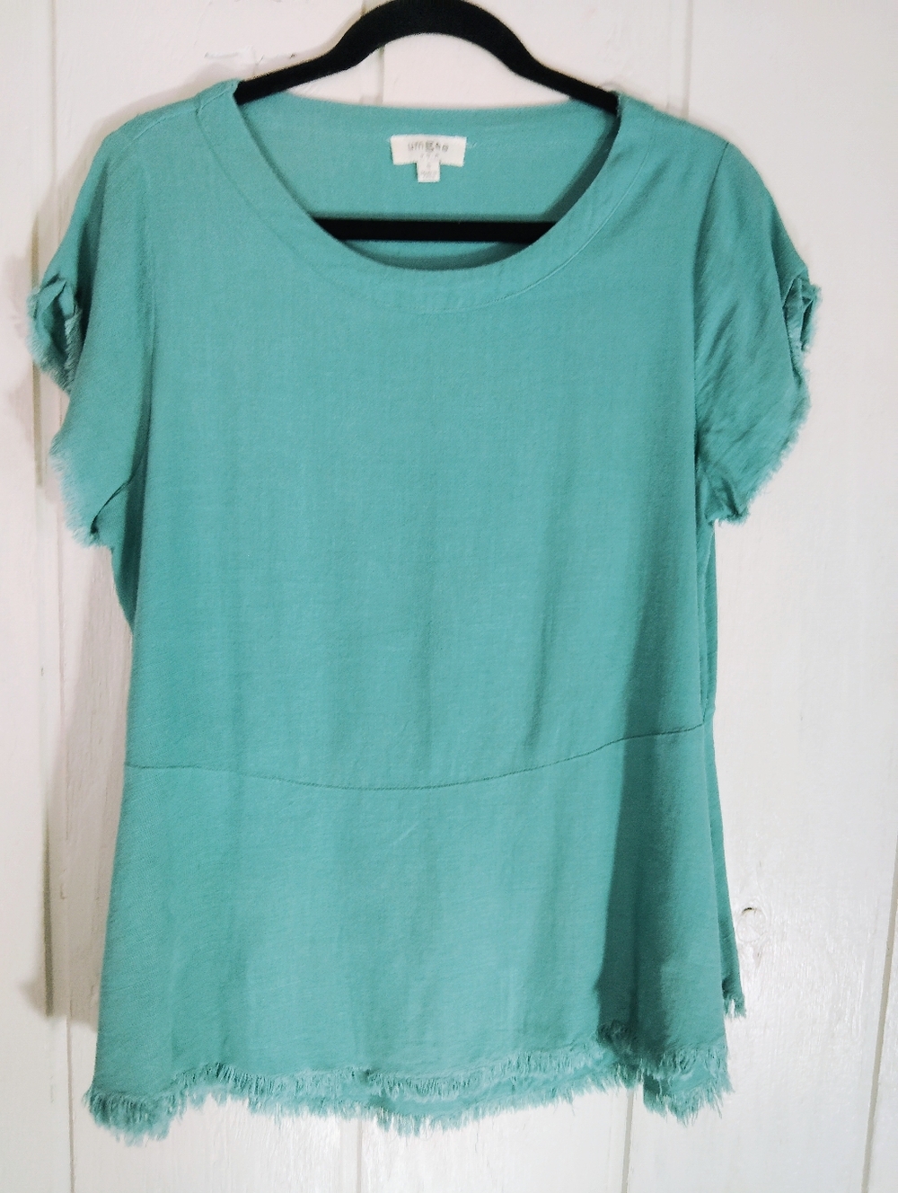 Umgee, Fringed Hem, Linen Blend Top. Size S